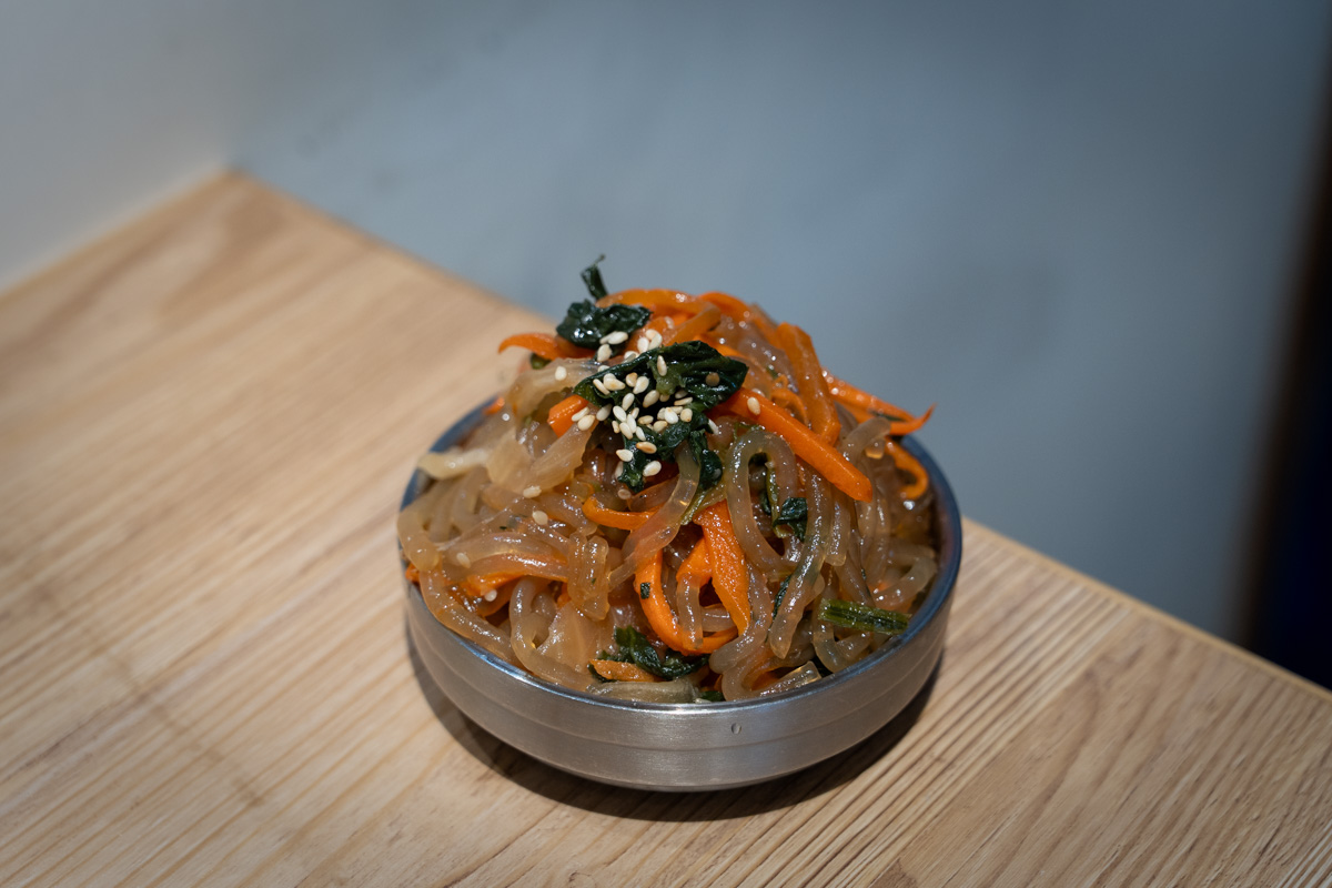 【釜山飛豬】中和景安人氣平價美食推薦，道地韓國豬肉麵150元起，特色必吃血腸五花肉拼盤！