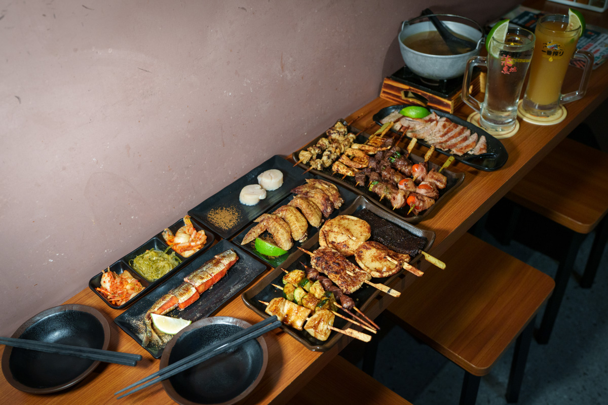 【柒息地 串燒居酒屋】台北華山高評分居酒屋推薦，現點現烤平價串燒19元起，職人獨家研發烤肉醬，善導寺聚會小酌美食餐廳！