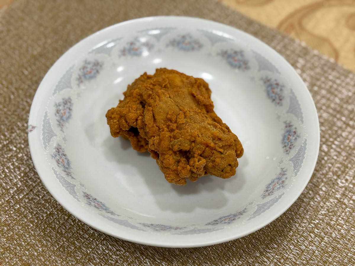 【超秦烤雞】桃園車站高人氣特色美食推薦，每日新鮮現烤，招牌必吃手槍型大雞腿，高CP值套餐吮指回味！