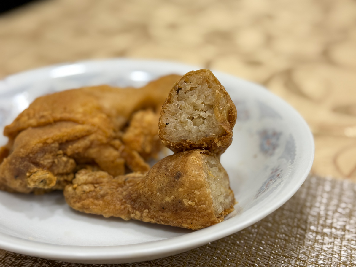 【超秦烤雞】桃園車站高人氣特色美食推薦，每日新鮮現烤，招牌必吃手槍型大雞腿，高CP值套餐吮指回味！